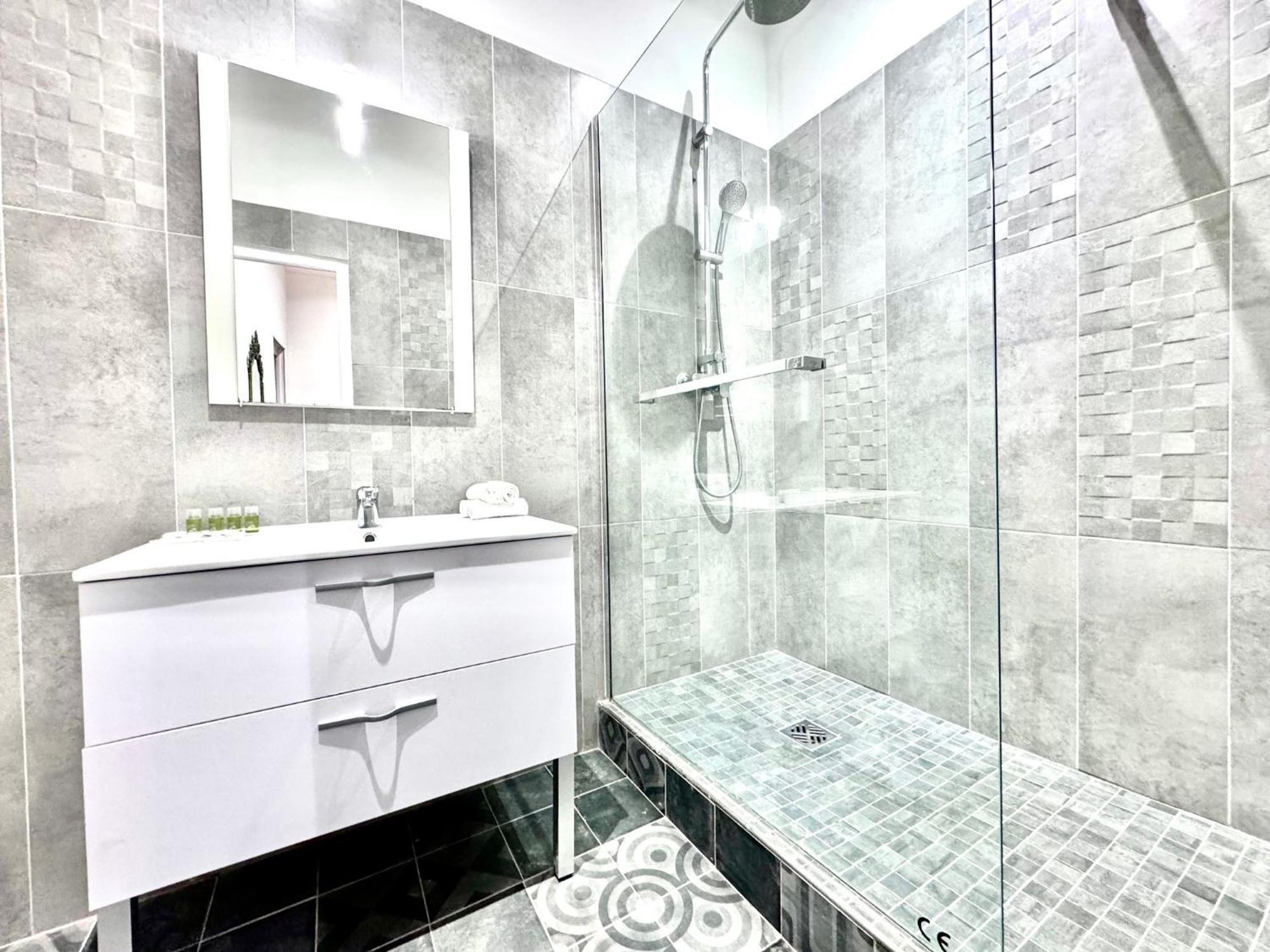 Aparthotel Riviera - Pont Vieux 2 - Old Town - Charm 2 Bedrooms Apartement Ac - 5Mn Beach Nice Eksteriør bilde
